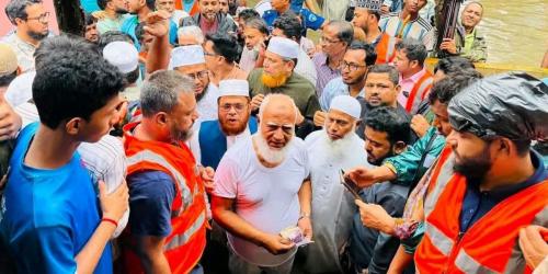 বাঁশখালীতে জামায়াত আমিরের বন্যাদুর্গত এলাকা পরিদর্শন