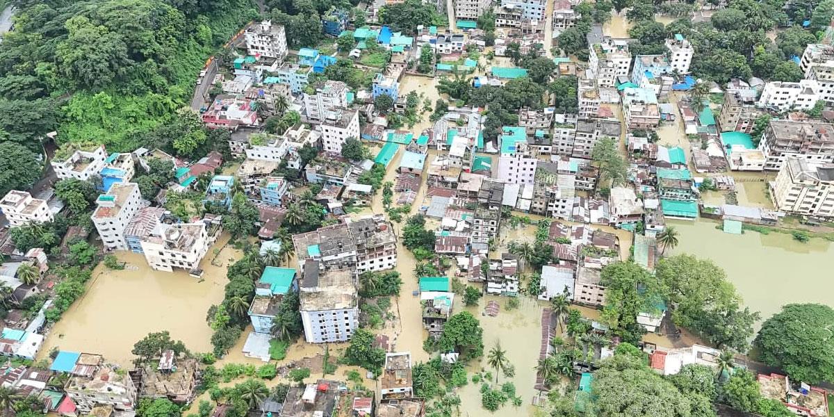 বন্যায় পানিবন্দি লাখ লাখ মানুষ