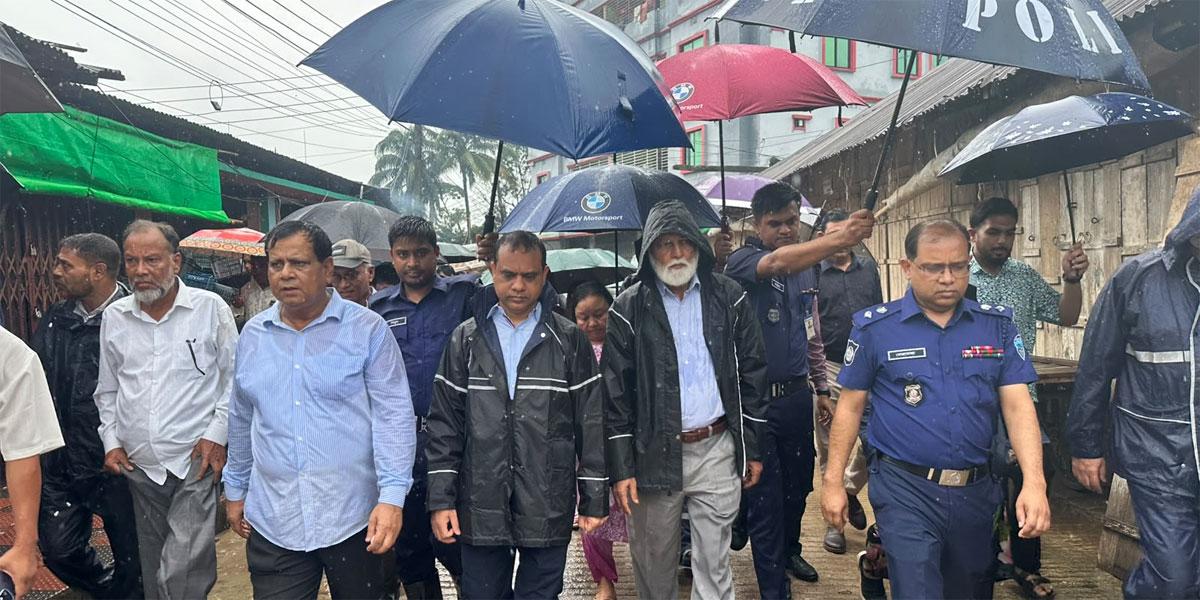 প্রধানমন্ত্রীর নির্দেশ, দুর্গত মানুষের পাশে দাঁড়াতে হবে: ত্রাণ প্রতিমন্ত্রী