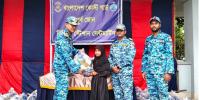 সেন্টমার্টিনে কোস্টগার্ডের ত্রাণ বিতরণ