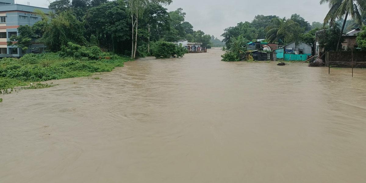 সাঙ্গু থেকে লোকালয়ে ঢুকছে পানি, বন্যা পরিস্থিতির অবনতি
