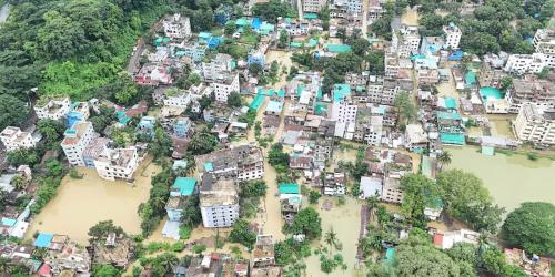 বন্যায় পানিবন্দি লাখ লাখ মানুষ