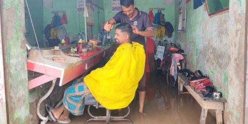 সাতক্ষীরায় রাতভর রেকর্ড বৃষ্টি: তীব্র জলাবদ্ধতায় স্থবির জনজীবন