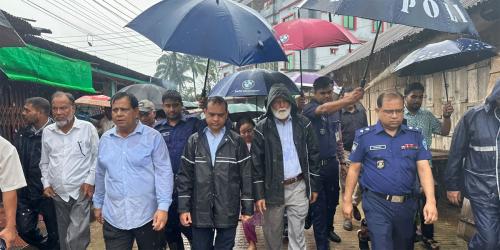 প্রধানমন্ত্রীর নির্দেশ, দুর্গত মানুষের পাশে দাঁড়াতে হবে: ত্রাণ প্রতিমন্ত্রী