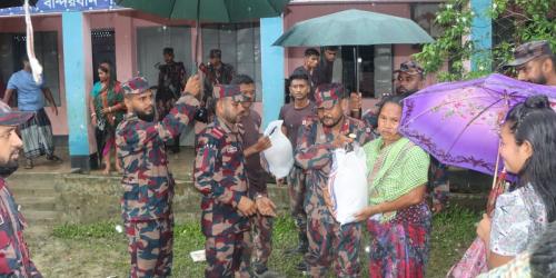 ১২২ পরিবারকে উদ্ধার, ৮০টি পরিবারে ত্রাণ বিতরণ