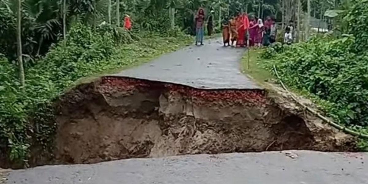 টানা বৃষ্টিতে শালিখায় কালভার্ট ধস, দুর্ভোগে এলাকাবাসী