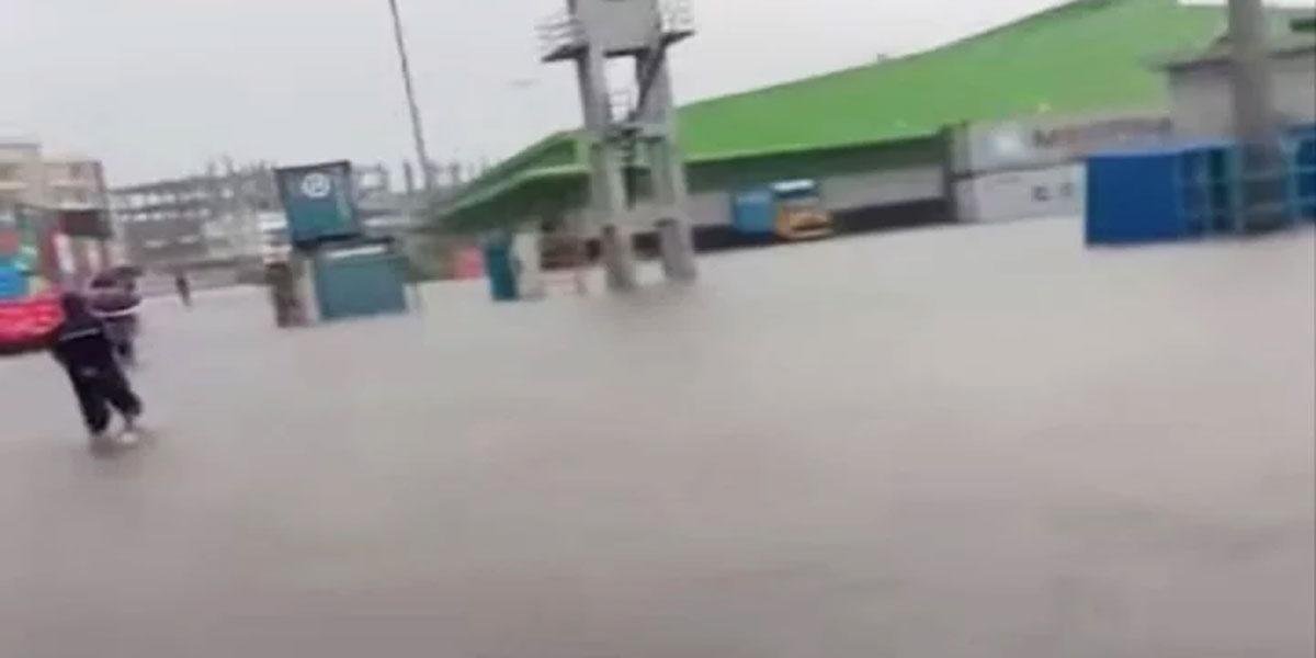 বন্যায় চট্টগ্রাম বন্দরে স্বাভাবিক কার্যক্রম ব্যাহত