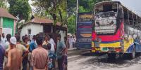 রংপুরে বাসচাপায় মাদরাসাশিক্ষকের মৃত্যু, বাসে আগুন