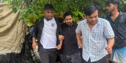 আনোয়ারায় ত্রাণ বিতরণে নাহিদ, বেড়িবাঁধ নির্মাণে লুটপাটের অভিযোগ