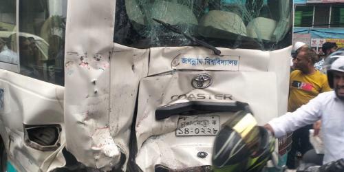 রাজধানীতে দুর্ঘটনার শিকার জবি শিক্ষকদের বাস, আহত  ৩