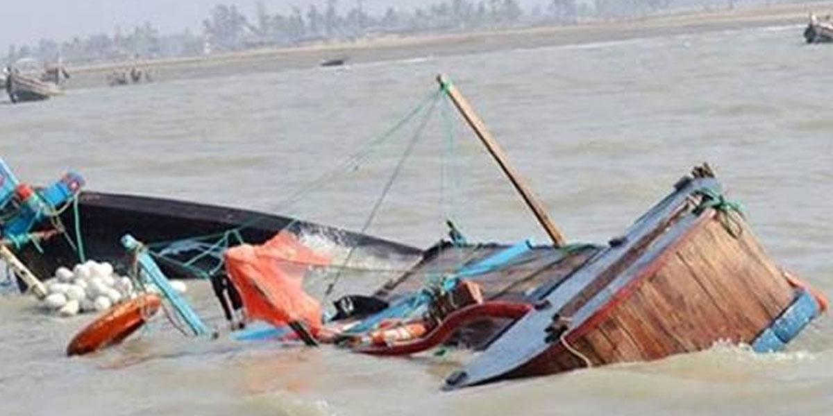বঙ্গোপসাগরে ট্রলারডুবি: কুতুবদিয়ার ৪ জেলের মরদেহ উদ্ধার, নিখোঁজ ১