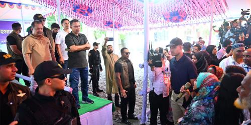 ‘আসুন চেষ্টা করি যেখানে-সেখানে আবর্জনা না ফেলতে’