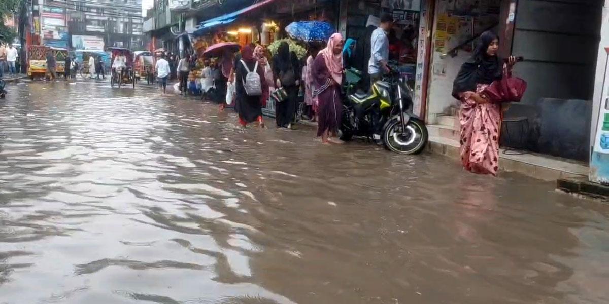 দুর্বল পানি নিষ্কাশন ব্যবস্থাপনায় ডুবছে গাজীপুর
