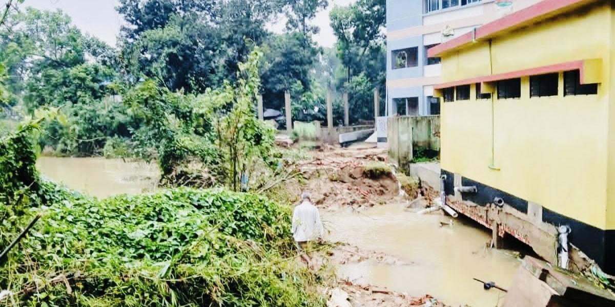 পানি কমলেও কমেনি কষ্ট, চকরিয়া-মাতামুহুরীতে তীব্র খাদ্য ও পানির সংকট