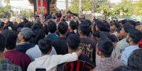চট্টগ্রামে শিক্ষামন্ত্রীর পদত্যাগের দাবিতে বিক্ষোভ