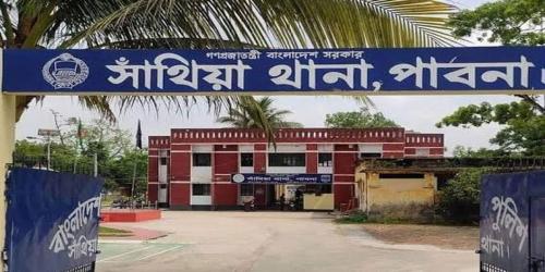 ‎সাঁথিয়ায় কিশোরীকে ধর্ষণচেষ্টার অভিযোগ, সালিশে রফাদফা