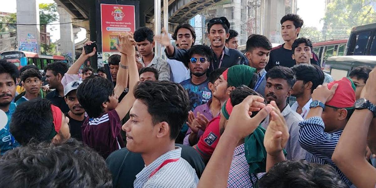 চট্টগ্রামে শিক্ষামন্ত্রীর পদত্যাগ দাবিতে দ্বিতীয় দিনের বিক্ষোভ