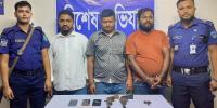 লোহাগাড়ায় প্রাইভেটকার থেকে ২ এলজি উদ্ধার, যুবদল নেতাসহ গ্রেপ্তার ৩