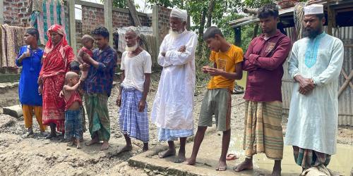 চোখে নেই আলো, চারপাশে বানের জল