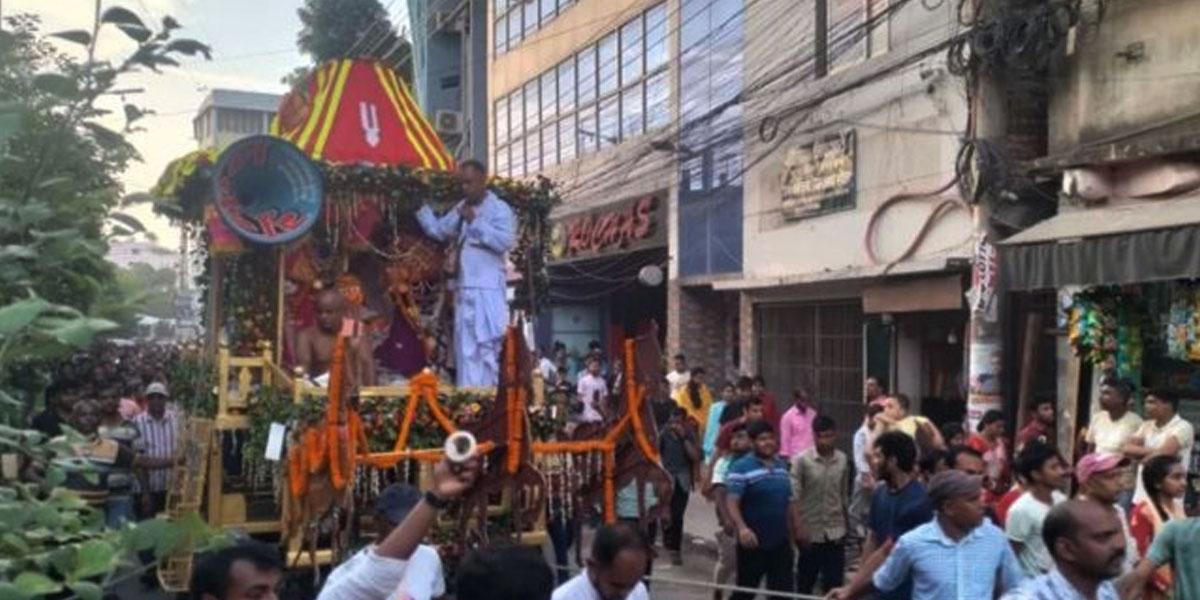 বগুড়ায় উৎসবমুখর পরিবেশে রথযাত্রা অনুষ্ঠিত