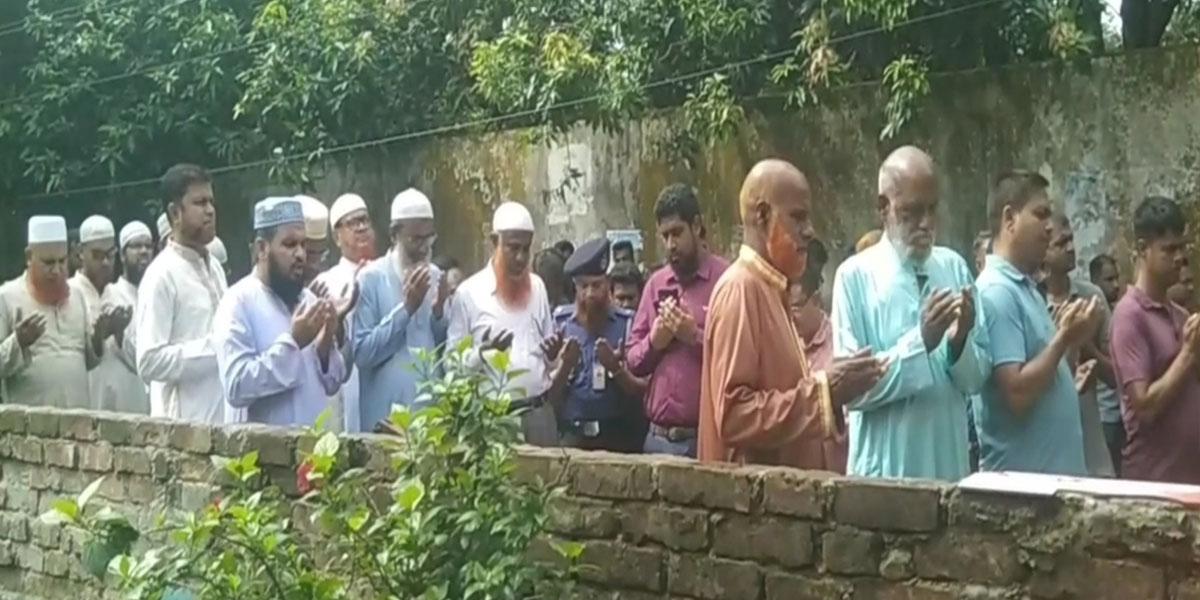 বেনাপোলে জুলাই শহিদ আব্দুল্লাহর কবর জিয়ারত করলেন উপজেলা প্রশাসন