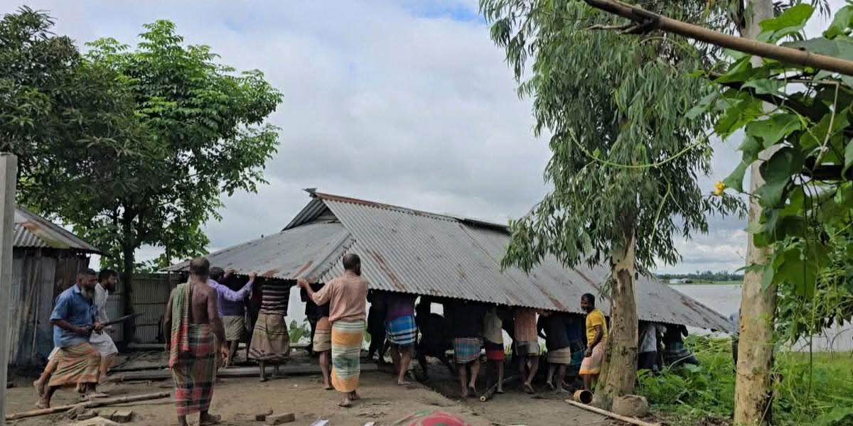 কু‌ড়িগ্রামে দুই সপ্তাহে তিস্তার পেটে ২৫ ঘর
