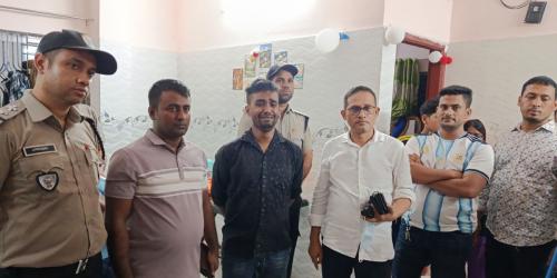 মাদককারবারিকে পালানোর সহায়তায় পুলিশের তথ্যদাতা গ্রেপ্তার