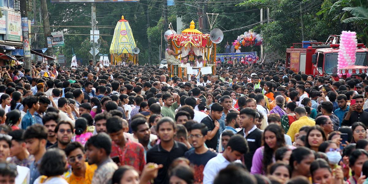 ভক্তির আবহে দেশজুড়ে বর্ণাঢ্য রথযাত্রা