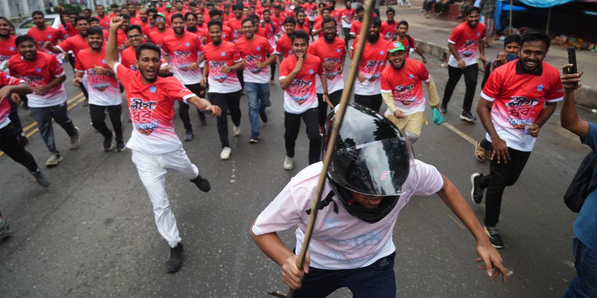 প্রতীকী ছাত্রলীগকে ধাওয়া দিয়ে শিবিরের ‘লীগ ধর’ ম্যারাথন, ৩ দিনব্যাপী ‘রক্তাক্ষরে জুলাই’ প্রদর্শনীর উদ্বোধন
