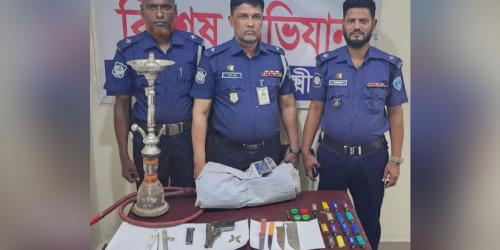 লক্ষ্মীপুরে মাদককারবারির ঘর থেকে অস্ত্র ও গুলি জব্দ