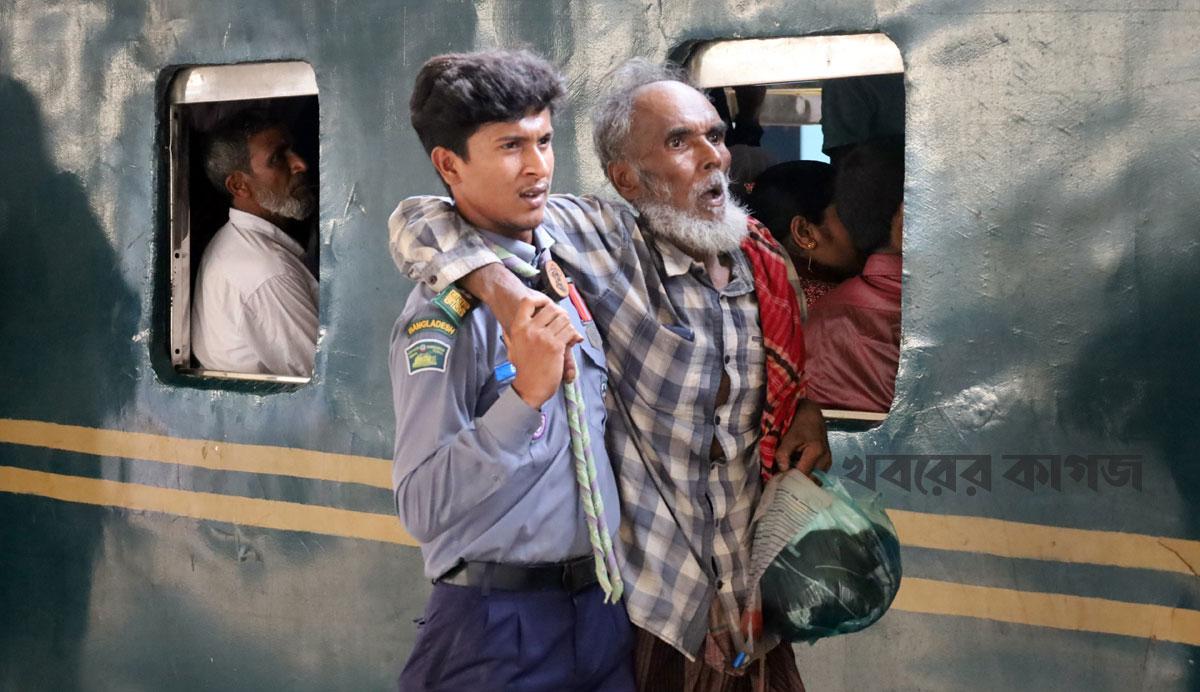 ভ্যাপসা গরমের অতিষ্ট